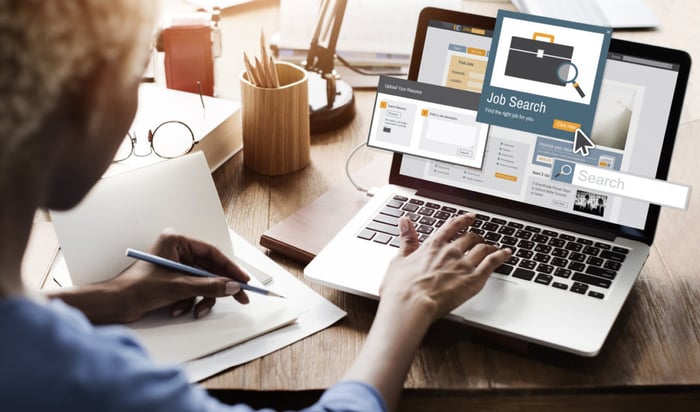 how-to-find-a-job-online-job-searching-1-1068x630