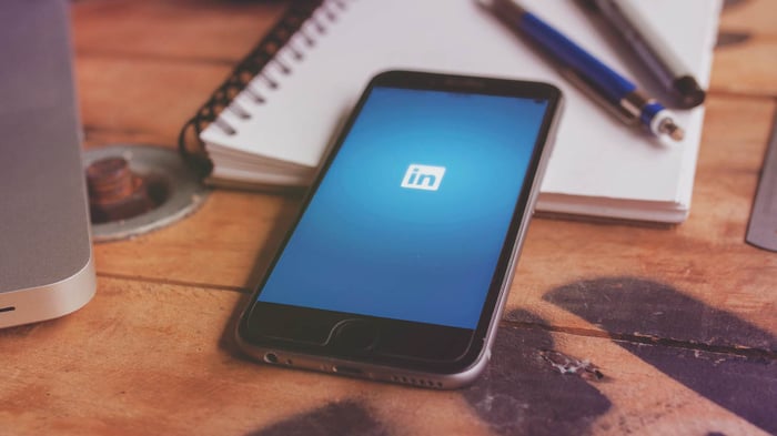 off-to-work-how-to-make-the-most-of-linkedin-off-to-work-v2